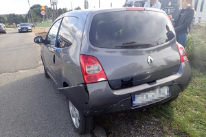na zdjęciu pojazd z uszkodzonym tyłem