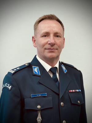 na zdjęciu Komendant Gil