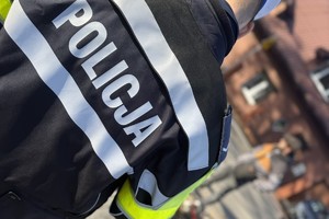 na zdjęciu mundur policyjny