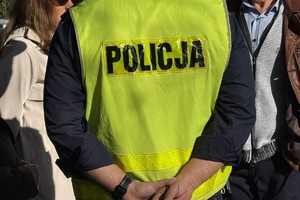 na zdjęciu mundur policjanta