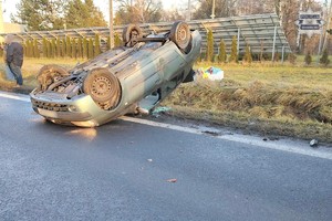 na zdjęciu pojazd na dachu