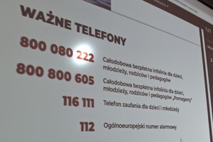 na zdjęciu numery alarmowe