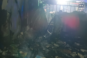 Na zdjęciu wnętrze spalonego mieszkania