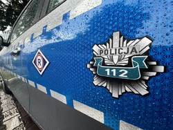 na zdjęciu fragment radiowozu