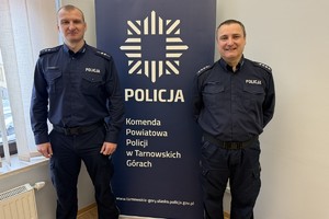 na zdjęciu policjanci w sali