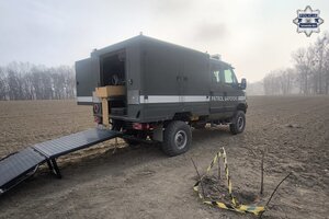 na zdjęciu wóz patrolu saperskiego na polu