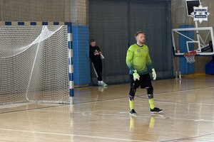 na zdjęciu bramkarz na boisku