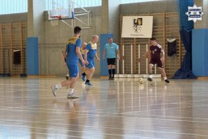 na zdjęciu piłkarze na boisku