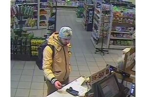 na zdjęciu mężczyzna