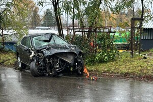 na zdjęciu rozbity pojazd na jezdni
