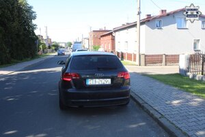 na zdjęciu pojazdy na jezdni