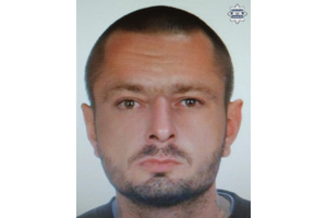 na zdjęciu mężczyzna