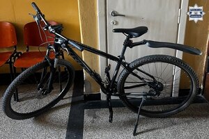 na zdjęciu rower w komisariacie