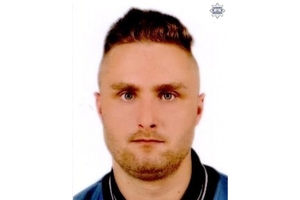 na zdjęciu mężczyzna