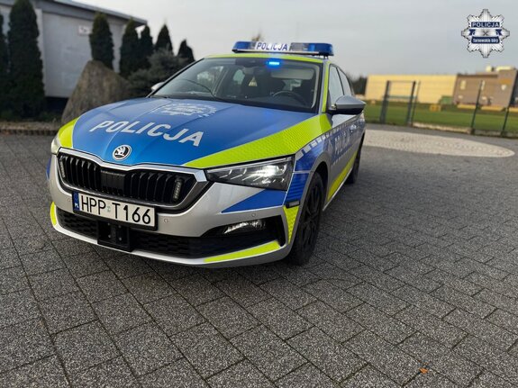 na zdjęciu radiowóz